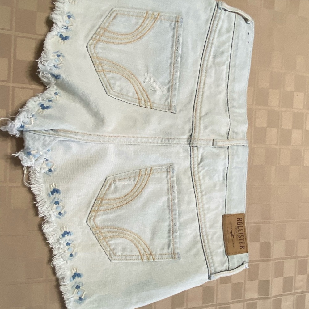 Hollister Jean Shorts Size 7‎ 28 Booty High Rise Cut Off Shortie women Aztec EUC